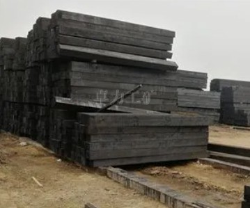 鋼軌和枕木不直接鋪設在地面上原因？