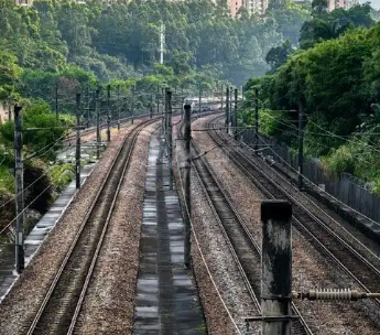 新疆鐵路雙口岸累計(jì)通行中歐（中亞）班列超9萬列